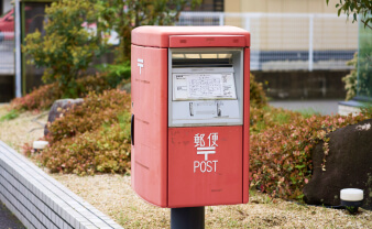 写真：野外のポスト